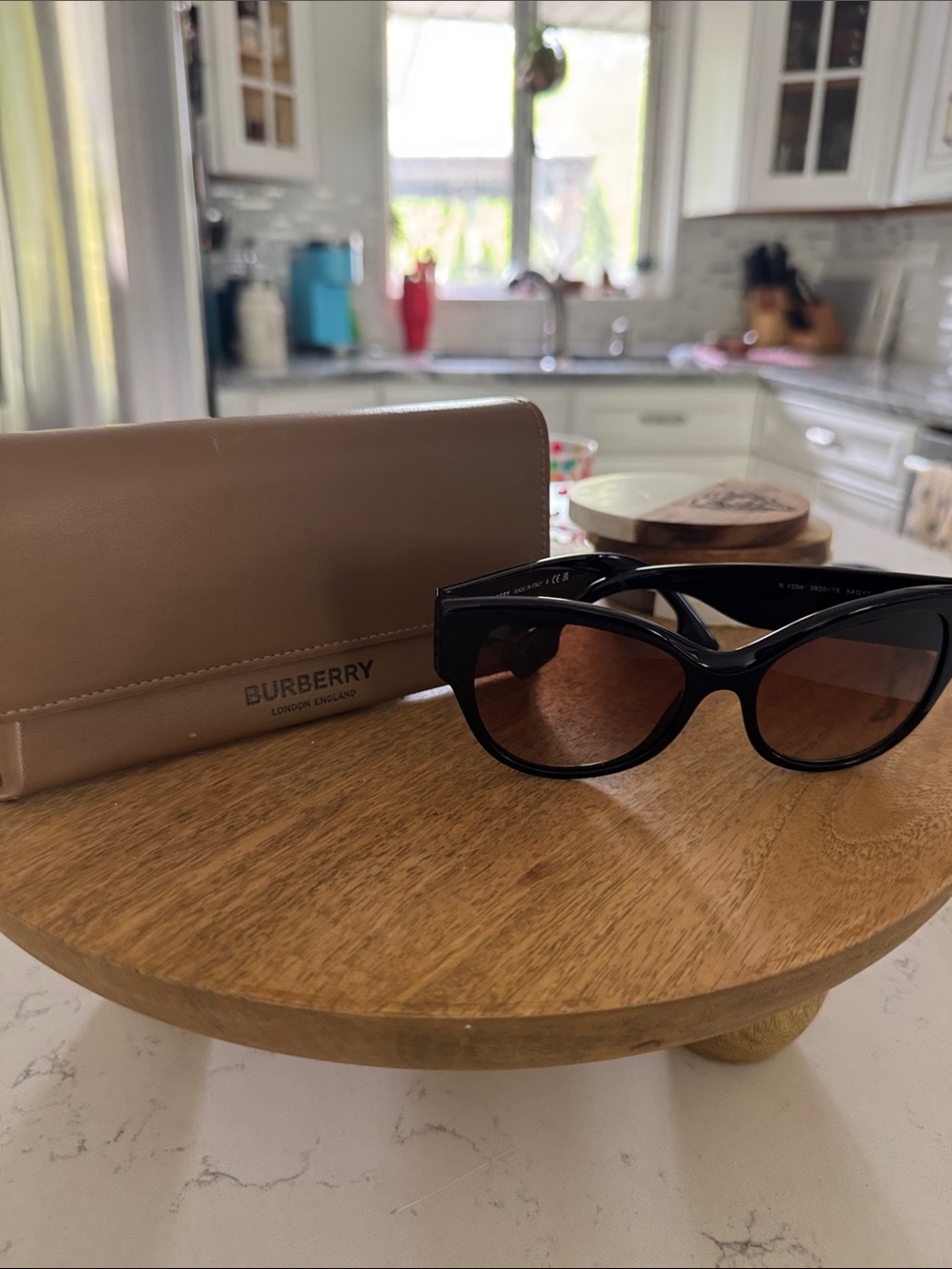 Burberry Black Cat-Eye Sunglasses with Brown Gradient Lenses and Beige Case